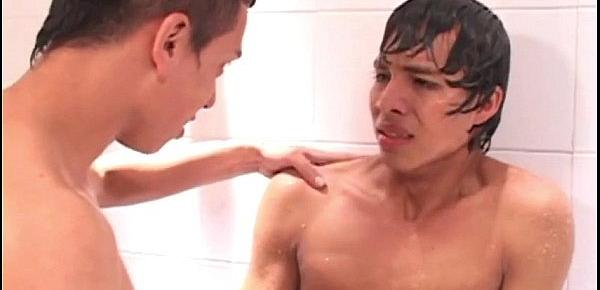  GayForIt.eu - innocent the pris on shower with the tough guy
